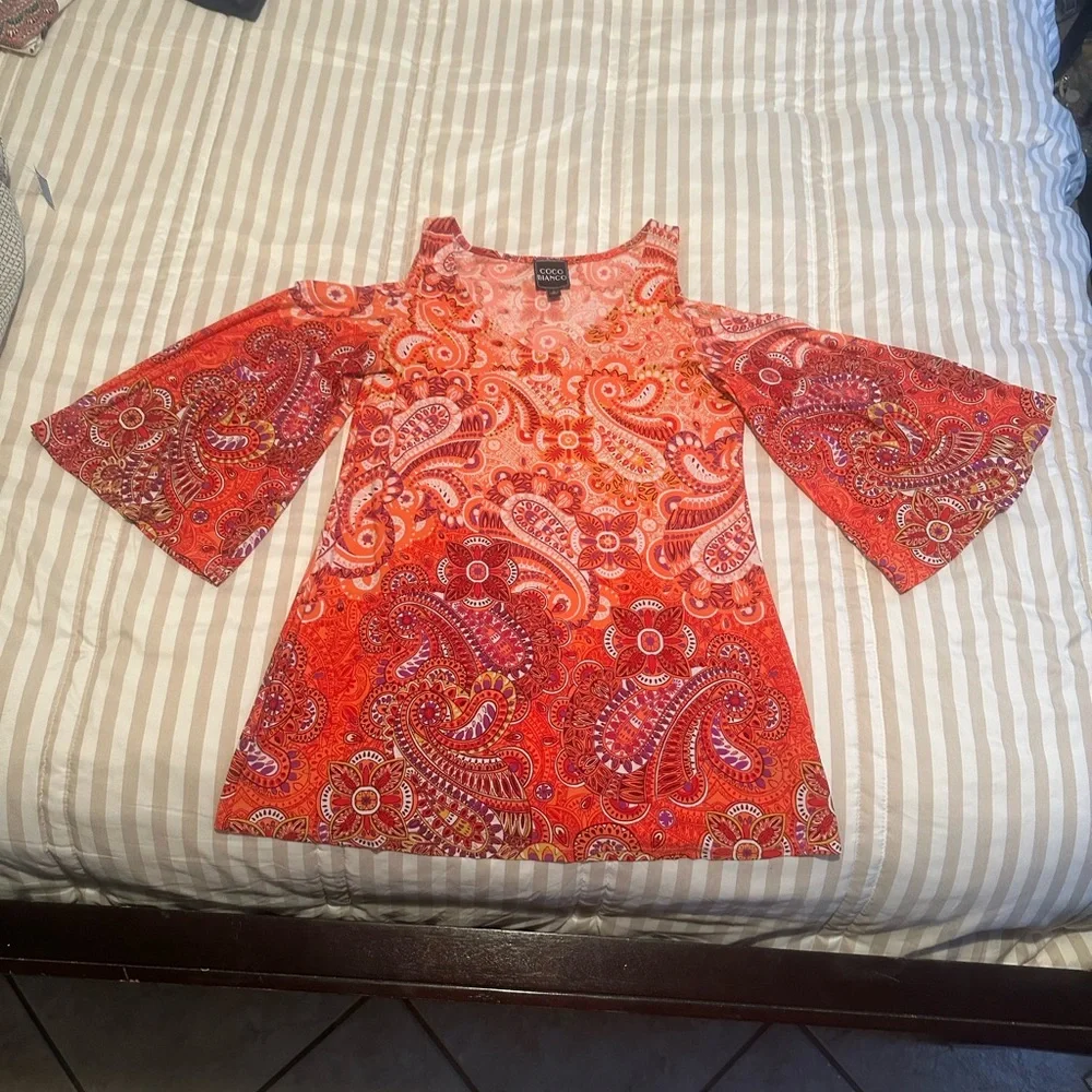 Coco Blanco Red Cold Shoulder Paisley Blouse Womens Size M - Picture 2 of 11